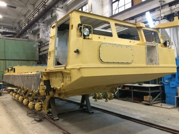 Производство модернизированного самоходного гусеничного тягача на ЛЗГТ 